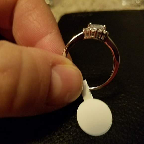 Beautiful Ring, Size 10 - Picture 3 of 7